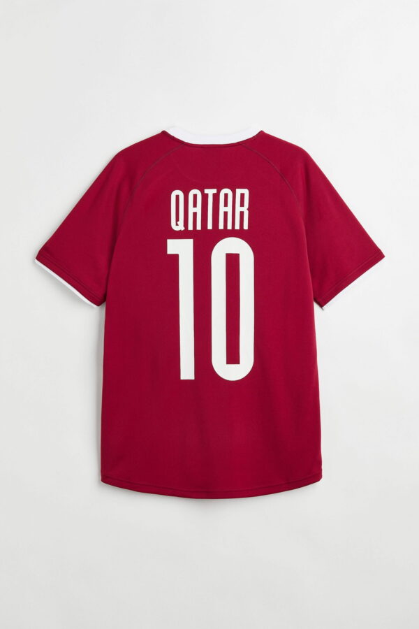 قميص كرة القدم منتخب قطر من اتش اند ام