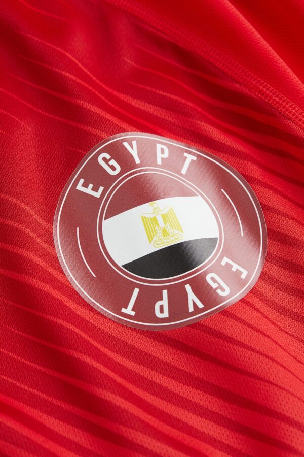 قميص كرة القدم منتخب مصر من اتش اند ام